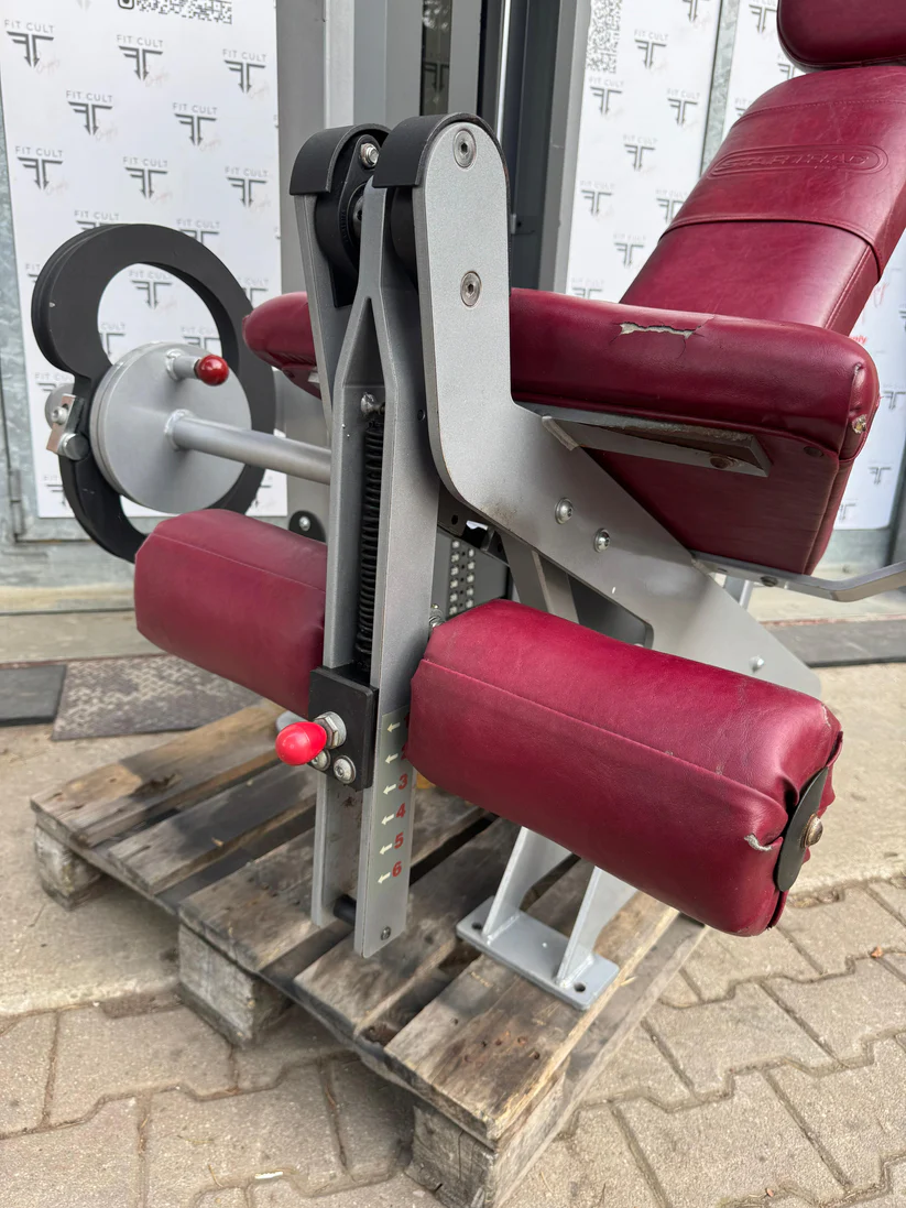 Star Trac Impact Leg Extension