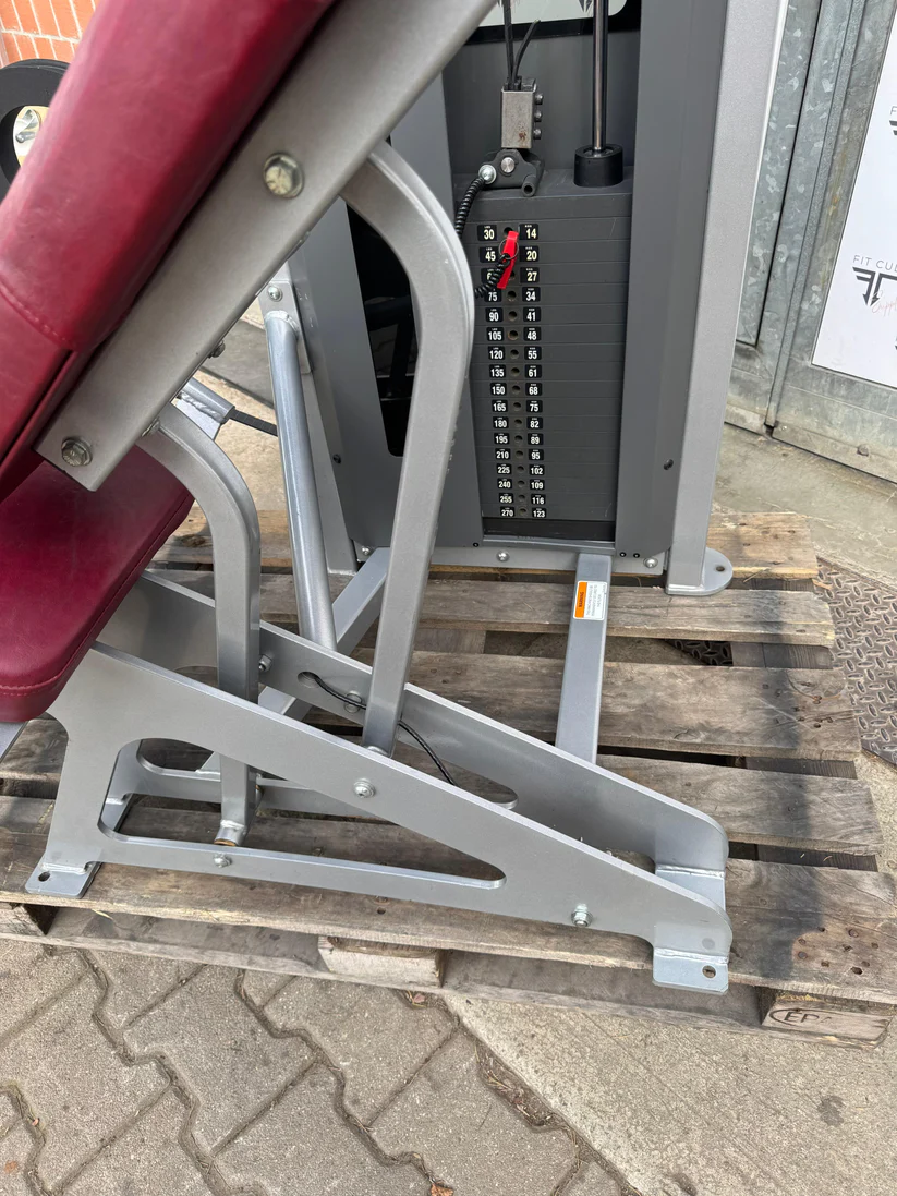 Star Trac Impact Leg Extension